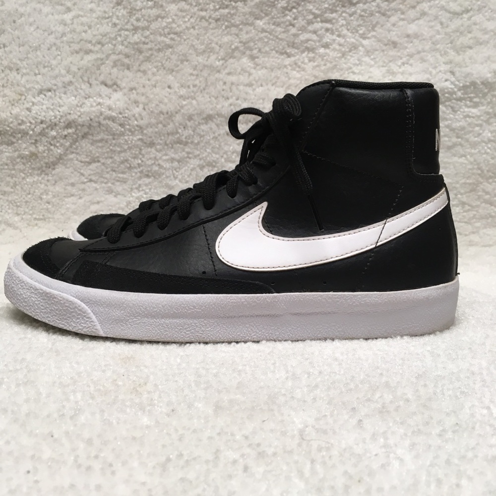 NIKE Like New Blazer Mid ‘77 In Black/White